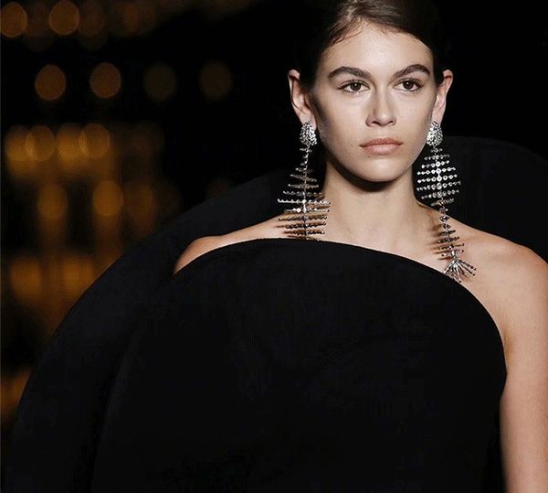 foreign trade jewelry big catwalk models super flash diamond big fishbone bending line fishbone earrings earrings women, Silver
foreign trade jewelry big catwalk models super flash diamond big fishbone bending line fishbone earrings earrings women, Silver