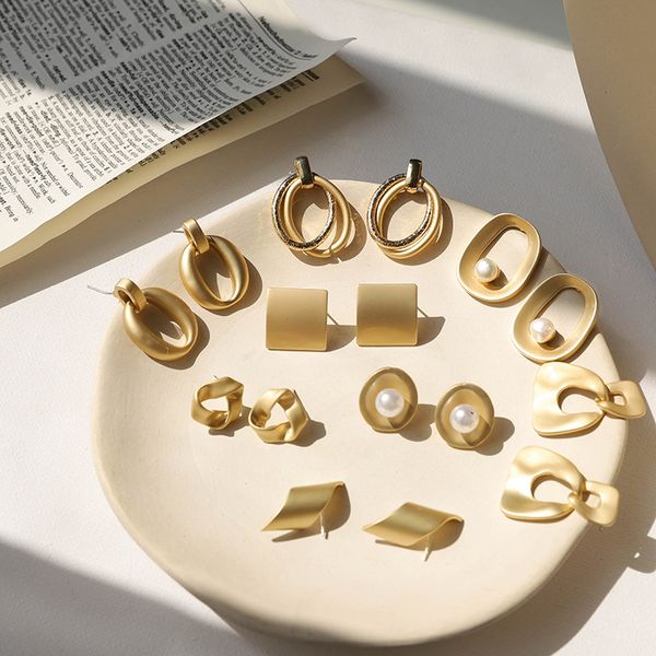 2019 trendy vintage matte gold color geometric circle round stud earrings for women fashion bijoux simulated pearl pendientes, Golden;silver
2019 trendy vintage matte gold color geometric circle round stud earrings for women fashion bijoux simulated pearl pendientes, Golden;silver