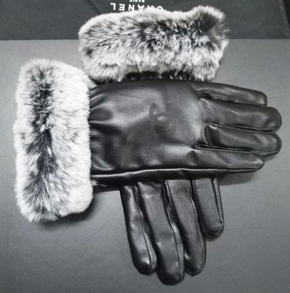 2020 design women' gloves for winter and autumn cashmere mittens gloves with lovely fur ball outdoor sport warm winter gloves g3522, Blue;gray
2020 design women' gloves for winter and autumn cashmere mittens gloves with lovely fur ball outdoor sport warm winter gloves g3522, Blue;gray
