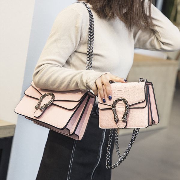 2020 new shoulder handbag fashion magnetic buckle snake embossed shoulder bag chain crossbody bag
2020 new shoulder handbag fashion magnetic buckle snake embossed shoulder bag chain crossbody bag