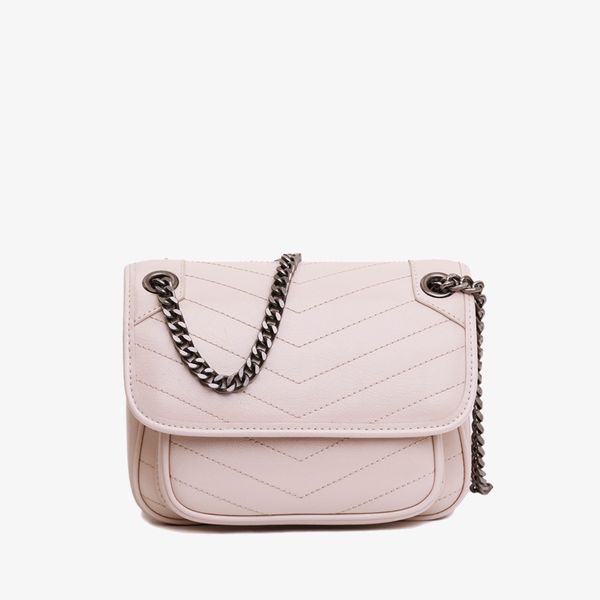 cattle leather one-shoulder casual hand-held leather diagonal chain straddle lady bag
cattle leather one-shoulder casual hand-held leather diagonal chain straddle lady bag