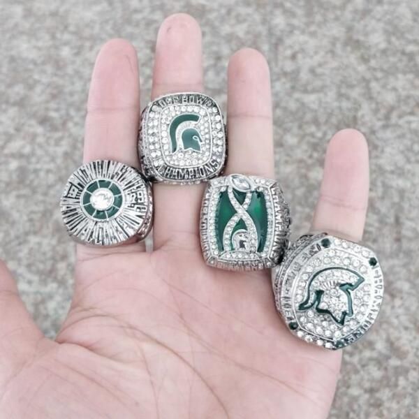 4pcs michigan state s partans championship ring with wooden display box case souvenir men fan gift 2019 wholesale drop shipping, Golden;silver
4pcs michigan state s partans championship ring with wooden display box case souvenir men fan gift 2019 wholesale drop shipping, Golden;silver
