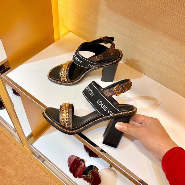 New Spring Women's Luxury Sandals Designer Shoe Thick Heel Rubber Sole Luxury Shoes Women Casual Comfort PUMPS
New Spring Women's Luxury Sandals Designer Shoe Thick Heel Rubber Sole Luxury Shoes Women Casual Comfort PUMPS