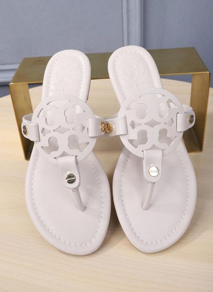20ss womens mens designerluxury sandals slide beach sandals cowhide lining five colours shoes slipper flip flop box size 35-43 b2021706t
20ss womens mens designerluxury sandals slide beach sandals cowhide lining five colours shoes slipper flip flop box size 35-43 b2021706t
