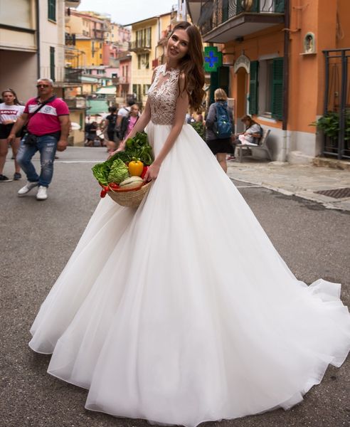 amazing lace beaded wedding dresses sheer high neck a line covered buttons back bridal gowns tulle sweep train robe de mariée, White
amazing lace beaded wedding dresses sheer high neck a line covered buttons back bridal gowns tulle sweep train robe de mariée, White