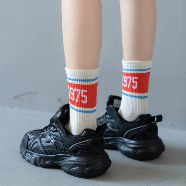 spring and summer 1975 men's and women's fashion net red ins cotton middle tube socks japanese street hip hop retro sports socks, Black;white
spring and summer 1975 men's and women's fashion net red ins cotton middle tube socks japanese street hip hop retro sports socks, Black;white