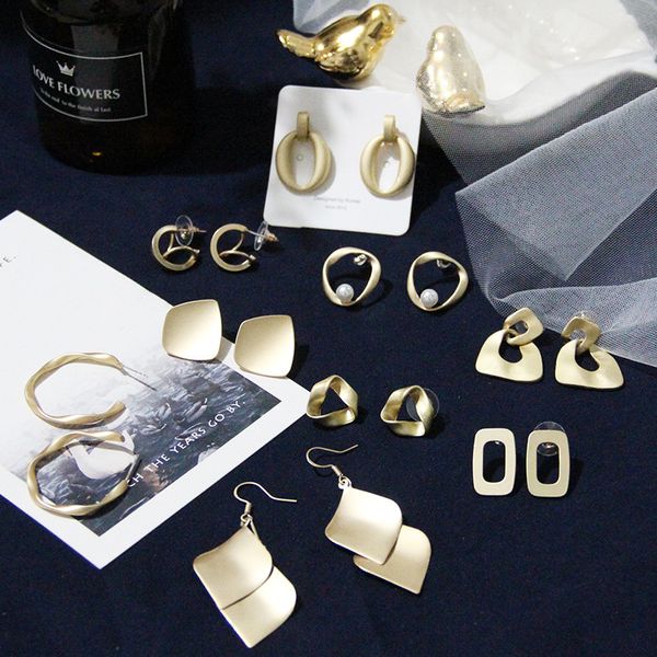 2020 new elegant vintage geometric metal stud earrings jewellery gifts for women girls fashion popular studs earrings jewelry, Golden;silver
2020 new elegant vintage geometric metal stud earrings jewellery gifts for women girls fashion popular studs earrings jewelry, Golden;silver