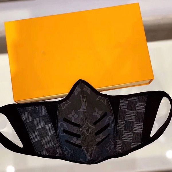 luxury leather half face mask, fashion monogrammed print mask mouth covers staying safe in style men and women size with box, Black;white
luxury leather half face mask, fashion monogrammed print mask mouth covers staying safe in style men and women size with box, Black;white