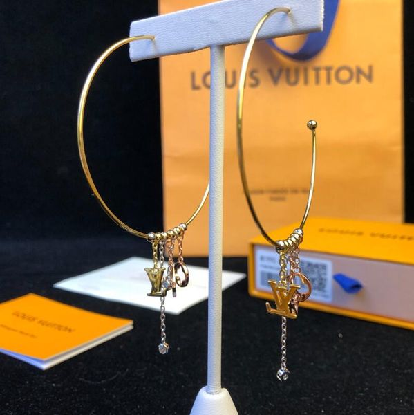 2019 Новые дизайнерские серьги V Style серьги Дизайнерские серьги-гвоздики Круглые се
2019 Новые дизайнерские серьги V Style серьги Дизайнерские серьги-гвоздики Круглые се