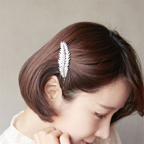 european and american retro exaggerated feather leaf hairpin korean fashion leaf needle edge spring clip, Golden;white
european and american retro exaggerated feather leaf hairpin korean fashion leaf needle edge spring clip, Golden;white
