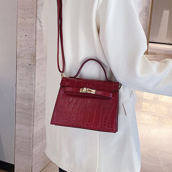 2020 new ladies shoulder bag fashion crocodile pattern handbag stone pattern small square bag shoulder messenger
2020 new ladies shoulder bag fashion crocodile pattern handbag stone pattern small square bag shoulder messenger