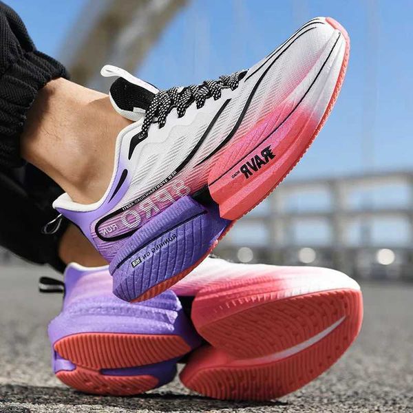 Lightweight Men's Running Shoes with Carbon Plate