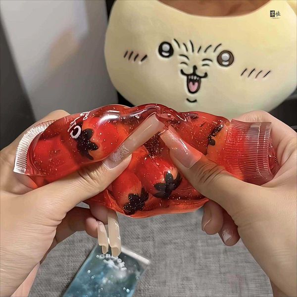 New strawberry-flavored toothpaste squeeze toy portable fun relaxing and stress-relieving with slow rebound L26918