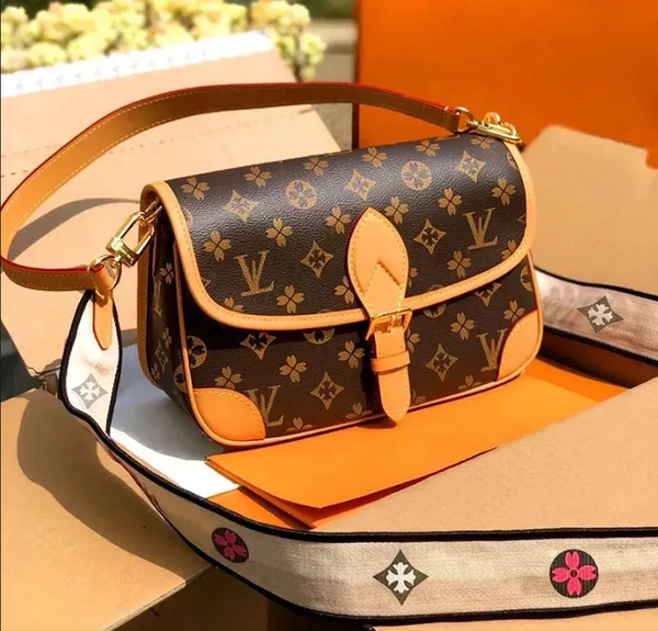 2026 Women Luxurys Designer Crossbody Diane Baguette Classic — compare prices at CompareOffers