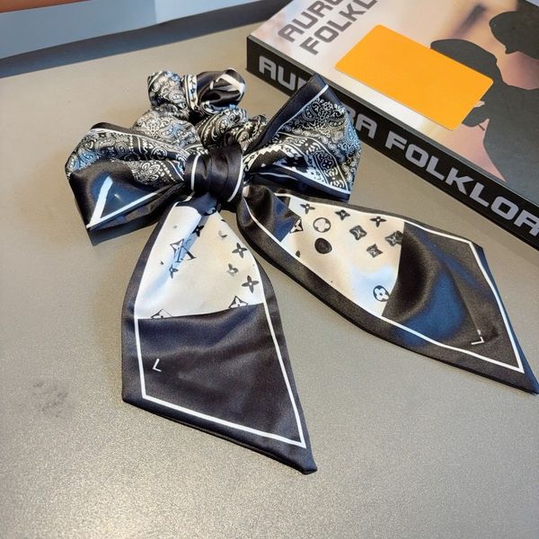 Silk Hair Ring Pony Tails Holder Fashion Designer Girl Women Letter Printed Hair Rubber Bands Hairs Hairband Jewelry
Silk Hair Ring Pony Tails Holder Fashion Designer Girl Women Letter Printed Hair Rubber Bands Hairs Hairband Jewelry