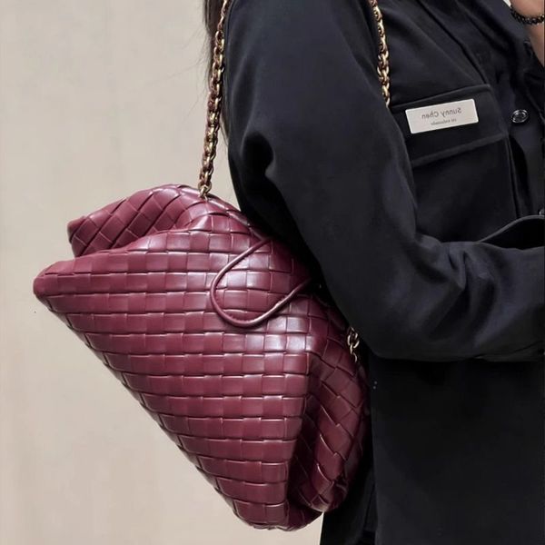 Chic & Cozy: The Designer Handwoven Cloud Shoulder Bag for Women