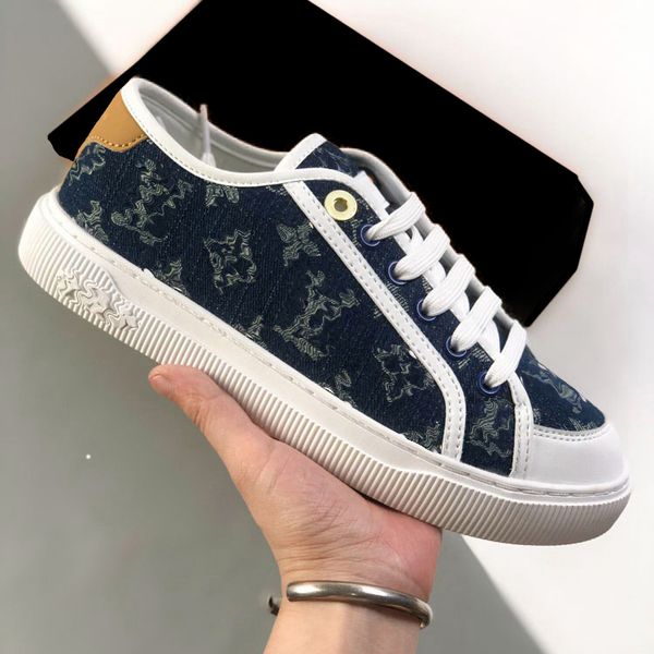 Designer casual shoes Sneaker luxury womens sneakers rubber sole sneakers side lace up sports shoes, # color 4
Designer casual shoes Sneaker luxury womens sneakers rubber sole sneakers side lace up sports shoes, # color 4