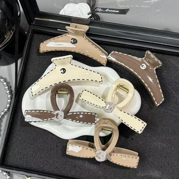 Designer Hair Clips Luxury Barrettes Womens Letter Hairpin Classic Hairclips Shark Hair Clips Hair Accessories
Designer Hair Clips Luxury Barrettes Womens Letter Hairpin Classic Hairclips Shark Hair Clips Hair Accessories