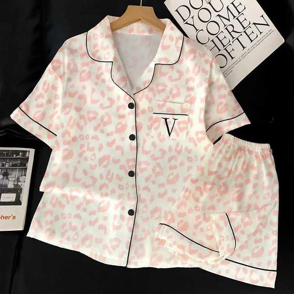 Novedad de verano pijamas de seda de hielo con bordado de letras rosas y leopardo conjunto de ropa de casa de manga corta para N260311