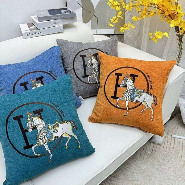 2pcs 45x45cm Throw Cushion Pillowcase Luxury Horse Embroidery Modern Style Couch Sofa Pillow Covers Home textiles 26H0316