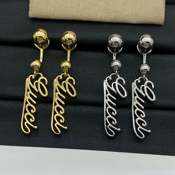 High-quality 18K Gold Stud Earrings for Ladies Luxury Vintage Designer Earrings Classic Letter Earrings Fashion Jewelry Wedding Party Gift
High-quality 18K Gold Stud Earrings for Ladies Luxury Vintage Designer Earrings Classic Letter Earrings Fashion Jewelry Wedding Party Gift