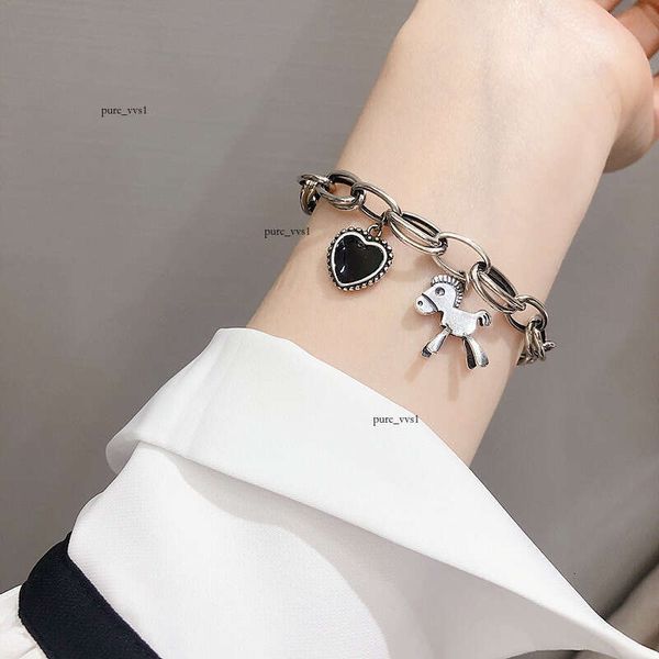 Vintage minimalist horse black heart bracelet, trendy chunky chain, Thai silver, popular online, unique and fashionable wristband