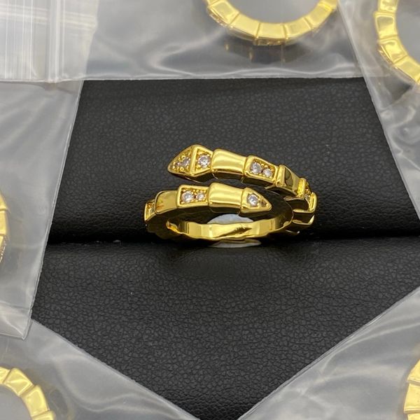 Classic Designer Ring Brand Couple Ring Designer Jewelry Women Charm Wedding Birthday Valentine Day Gift
Classic Designer Ring Brand Couple Ring Designer Jewelry Women Charm Wedding Birthday Valentine Day Gift