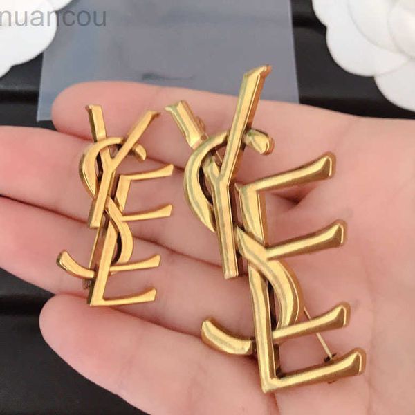 Men Luxury Women With Stamp Letter Brooches Antique Bronze Plated Steel Seal High Quality Jewelry Brooch Pin Marry Christmas Valentines Day Gifts Accessorie