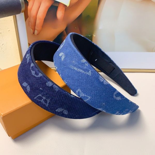 Classic Designer Leather Headbands Hair bands For Women Luxury Letter Wide Headband Head Wrap Gift
Classic Designer Leather Headbands Hair bands For Women Luxury Letter Wide Headband Head Wrap Gift