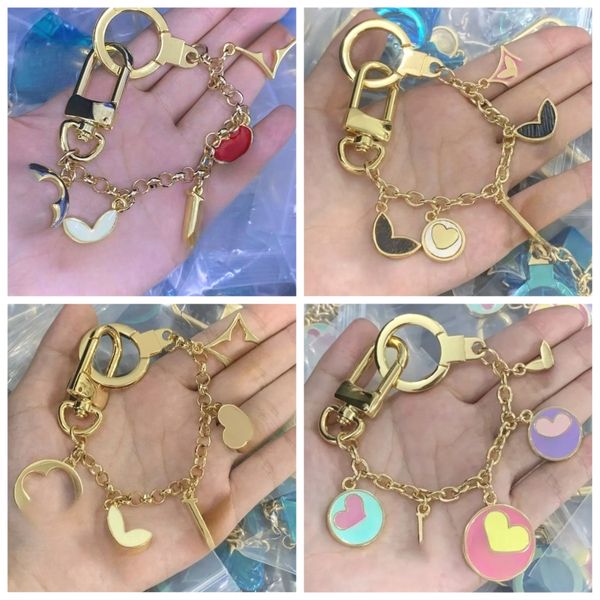 designer keychains v Letters diamonds keychain wallet top Car Key Chain Women Buckle jewelry Keyring Bags Pendant Exquisite Gift