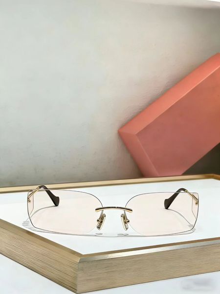 Designer sunglasses Women's glasses Fashion glasses a51s SIZE: 75x14x110 mm
Designer sunglasses Women's glasses Fashion glasses a51s SIZE: 75x14x110 mm