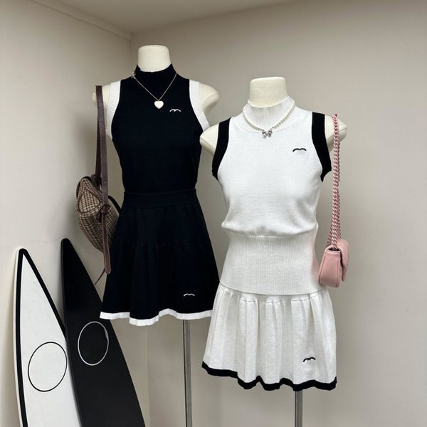 Designer Skirt Set Luxury Two Piece Dress For Women Women's Knits Sleeveless Pullover Vest And Pleated Half Skirts 2Pcs Fashionable Brand Short Sleeves Dresses Set