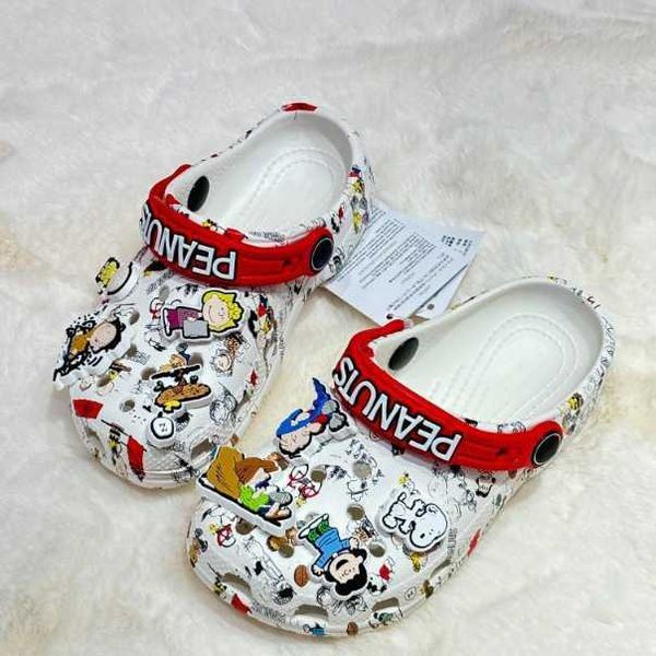 Cro Adult and Childrens Clog Shoes 1 with Shoe Decorations Boys and Girls Beach Shoes Non-slip Breathable Durable L2605138JZ5
