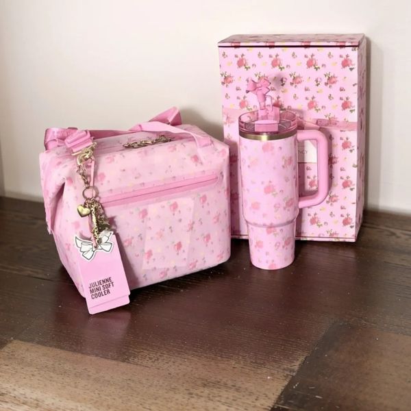 Luxury Designer Decor Ship From USA 40Oz Mugs Water Bottles Tumbler Cups room Cosmo Winter Pink Limited Edition All Day Julienne Mini Soft C 022
