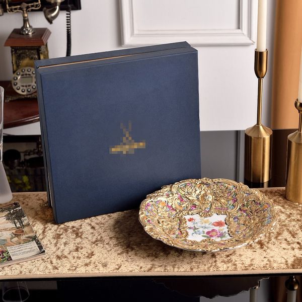 Elegant Royal European Ceramic Fruit Bowl: Perfect for Displaying Fresh Fruits, This Stunning Design Enhances Your Dining Table with Timeless Beauty