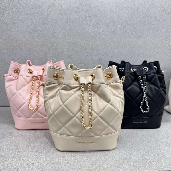 Tote Charles And Keith Bag Designer Bucket Bag Is A High End Luxury Beach Fashionable Sac De Luxe Versatile Handbag And Crossbody Makeup For Women Bag