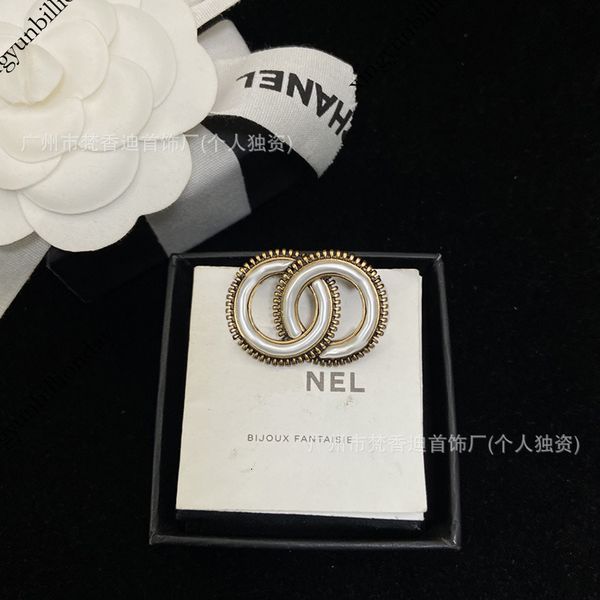 Tweed Wrapped CC Brooch Pin Vintage Enamel Brooch For Women Is Simple Versatile And Of High Quality Channel