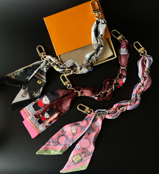 Designer Portable Silk Scarf Chain Designer Key Chain Bag Charm Luxury Purse Charm Silk Cherry Charm Keychains Luxury Bag Chain Accessories