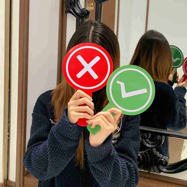 Double-sided creative hand-held prop, judge scoring tool, handheld answer card, black and white sign for correct/incorrect