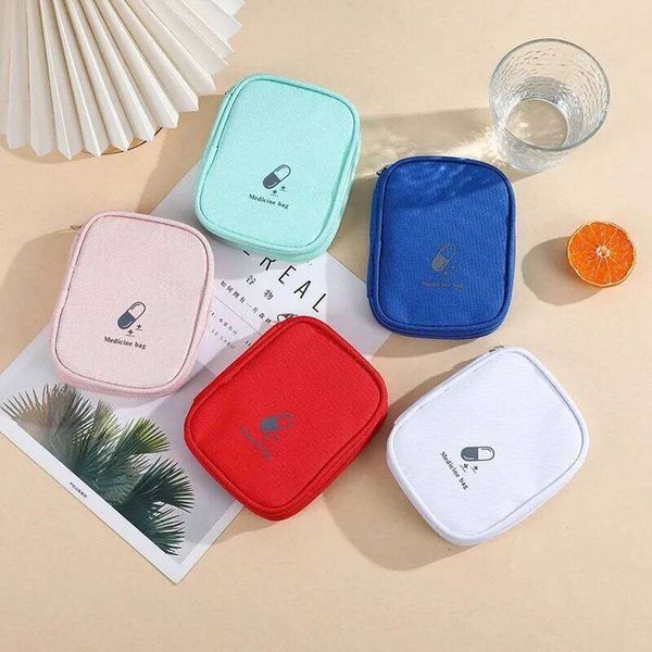 Portable Travel and Business First Aid Home Medicine Storage Outdoor Emergency Small Bag, Compact Medical Kit, Epidemi