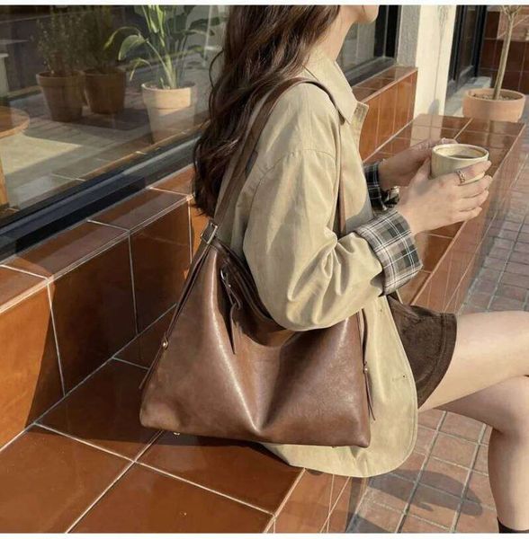 Neutral Style Dark Brown Crescent Hobo Bag, Simple Faux Leather Construction with Adjustable Strap, Casual Purse for Daily Use