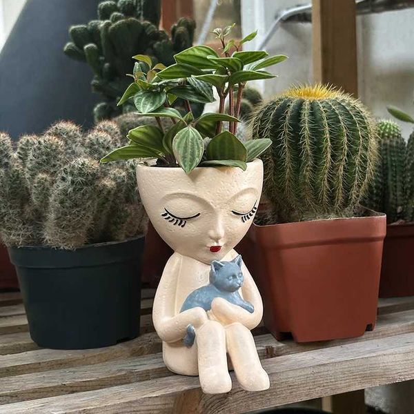 Simple Sitting Posture Girl Holding Cat Flower Tray Creative Succulent Plant Flower Pot Outdoor Courtyard Garden Decoration L26711