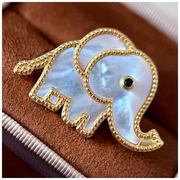 Designer Brooch for Women Elephant Brooch Luxury Jewlery Designer for Women Elegant Timeless Sparkling Statement Gift Premium Exclusive Classic Style Fashion