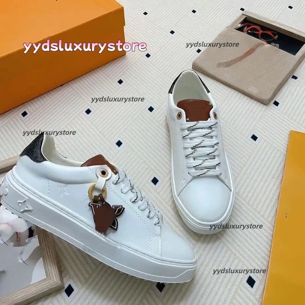 2026 Designer Luxury Women White Sneakers Top Quality Leather Casual White Shoes Comfortable Flat Sports Shoes For Women Size 35-42