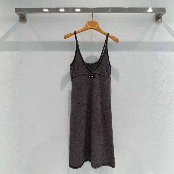 Designer Designer Women's Clothing M Brand 2026 Spring New Vintage Color-Block V-Neck Strap Waist-Cinching Cashmere Vest Dress F86f