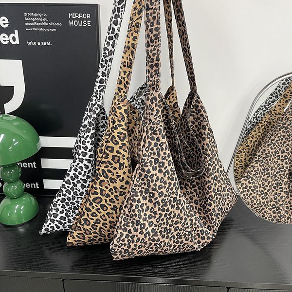 RL03 Chic Fashionable Leopard Emblazoned Handbag: Ample Sto…