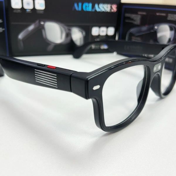 2026 newest High-quality wholesale smart glasses with camera: 8-megapixel photo capture, 1080P HD video recording, AI voice assistant, and Bluetooth calling.