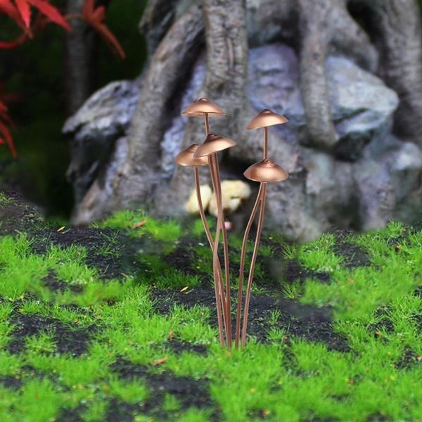 Outdoor Metal Mushroom Stake Statue Figure Garden Ornament Yard Sculpture for Holiday Cottage Decoration 260601