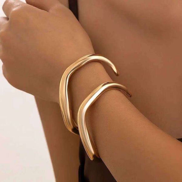 Ingemark 2Pcs/Set Punk Irregular Wave Bending Bangles Women Hip-Hop Geometry Metal Stacking Banglet Steampunk New Couple Jewelry