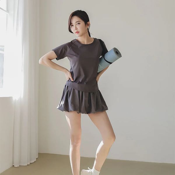 Womens Summer Thin Breathable Mesh Short Sleeve Sports Suit Quick Dry Workout Set with Zipper Pockets for Running 260608